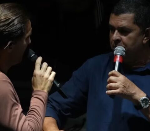 Imagem do post Vídeo: com sinais de embriaguez, deputado interrompe show de Tayrone