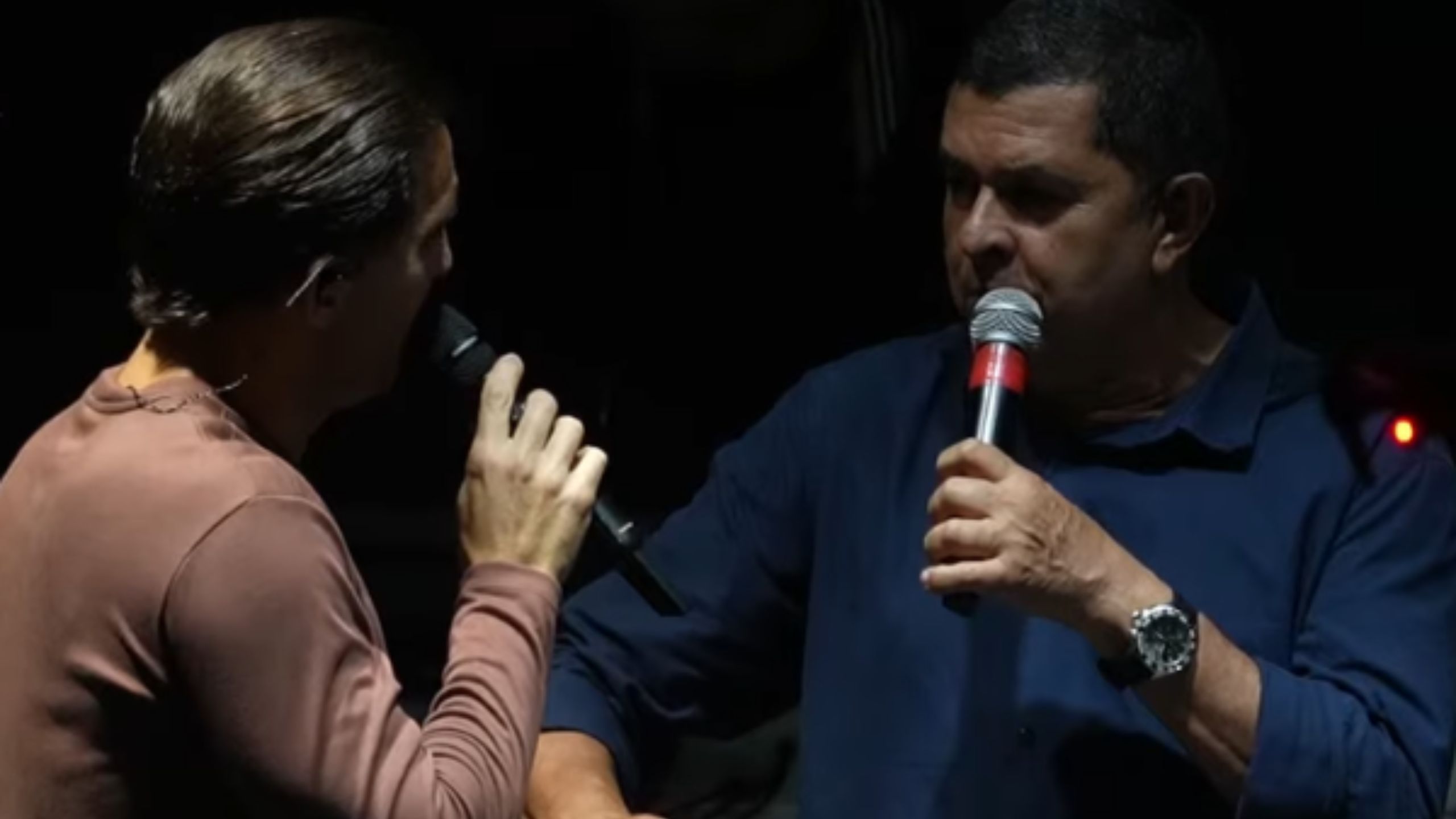 Vídeo: com sinais de embriaguez, deputado interrompe show de Tayrone
