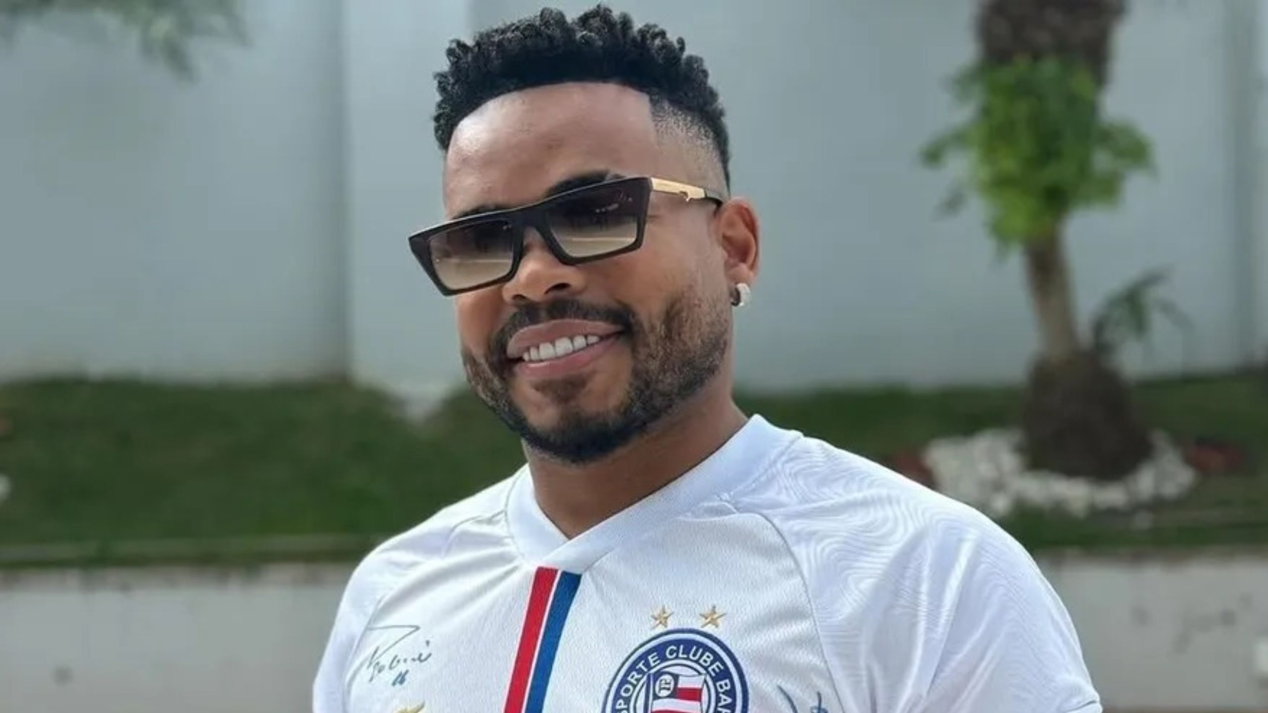 Vídeo: teto da casa de Cristian Bell desaba no Alphaville Salvador