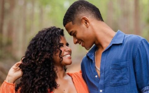 Imagem do post Marido sai em defesa de Sheuba: “Barriga de grávida não é corrimão”