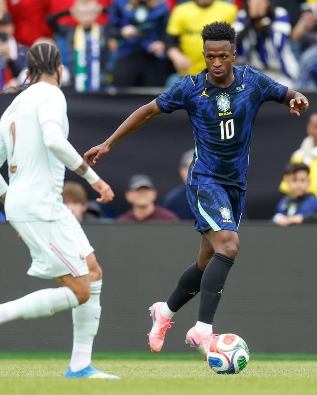 Alívio na Seleção! Vini Jr se recupera, volta aos treinos e deve ser titular contra a Croácia