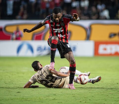 Imagem do post Com um a menos e herói nos pênaltis, Vitória sobrevive e vai à final