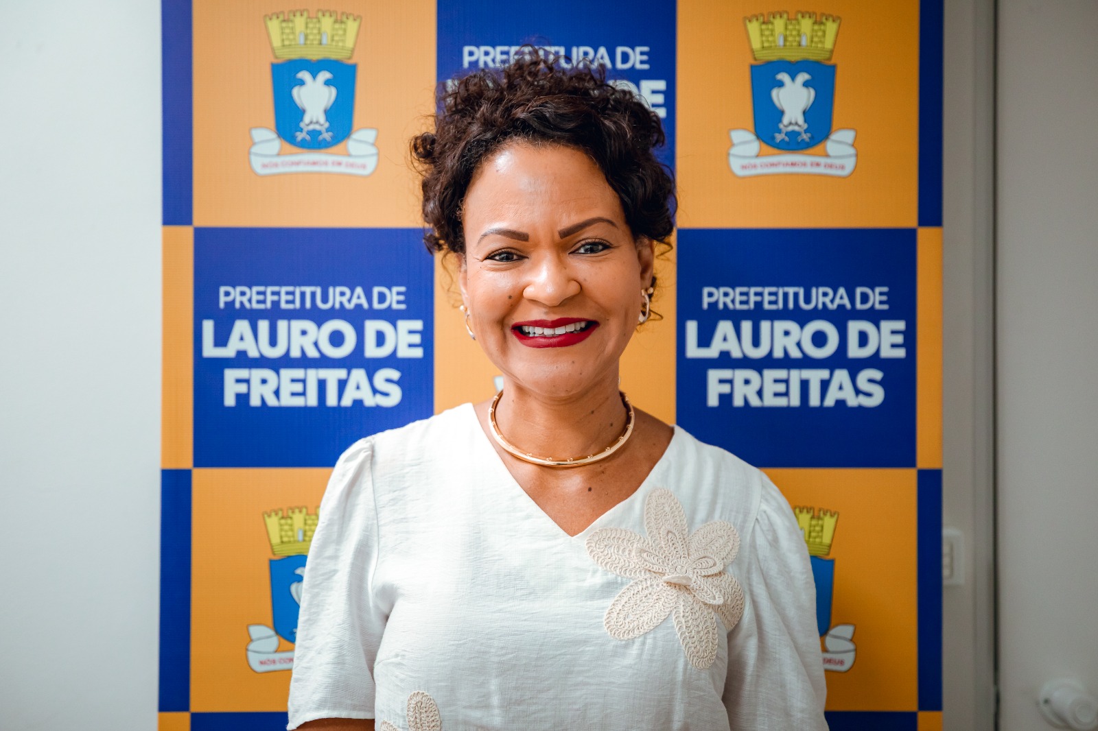 Prefeitura de Lauro de Freitas anuncia nova secretária