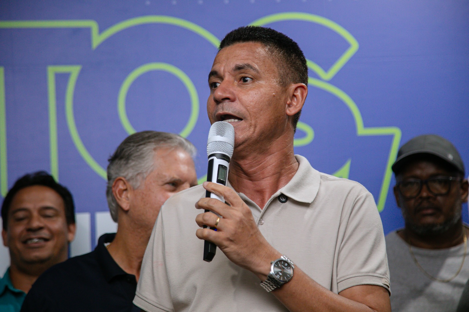 Matheus Reis destaca importância do Programa Banho de Luz para segurança em Lauro de Freitas