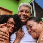 Jerônimo Rodrigues destaca papel das mulheres em artigo