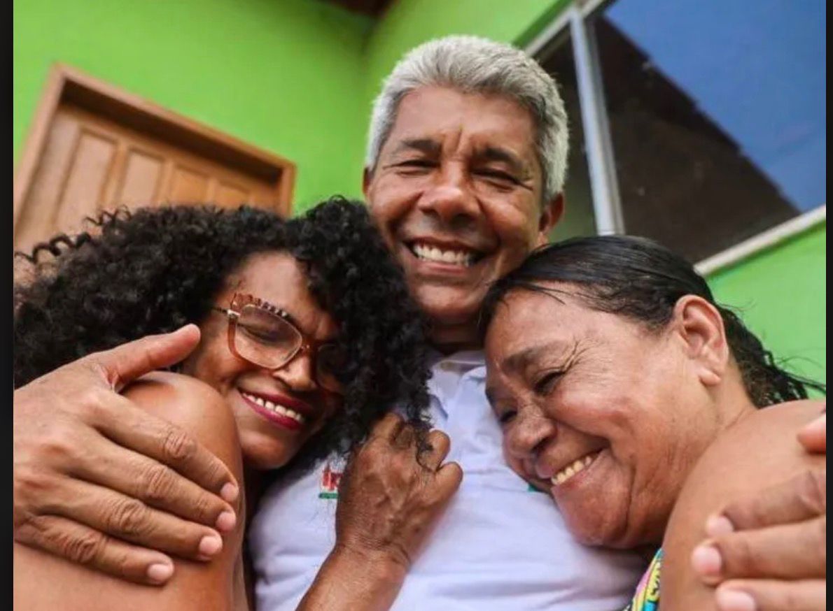 Jerônimo Rodrigues destaca papel das mulheres em artigo