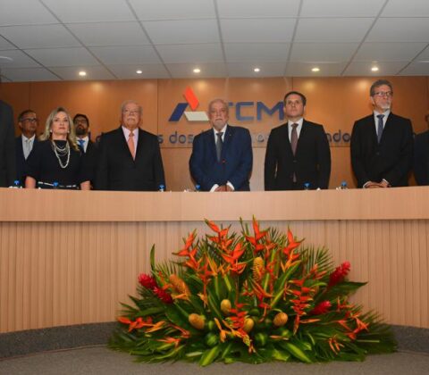 Imagem do post Ivana Bastos prestigia sessão solene em homenagem a Hugo Motta e César Borges no TCM