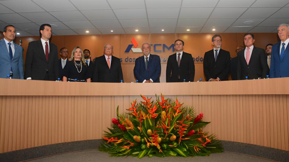 Ivana Bastos prestigia sessão solene em homenagem a Hugo Motta e César Borges no TCM