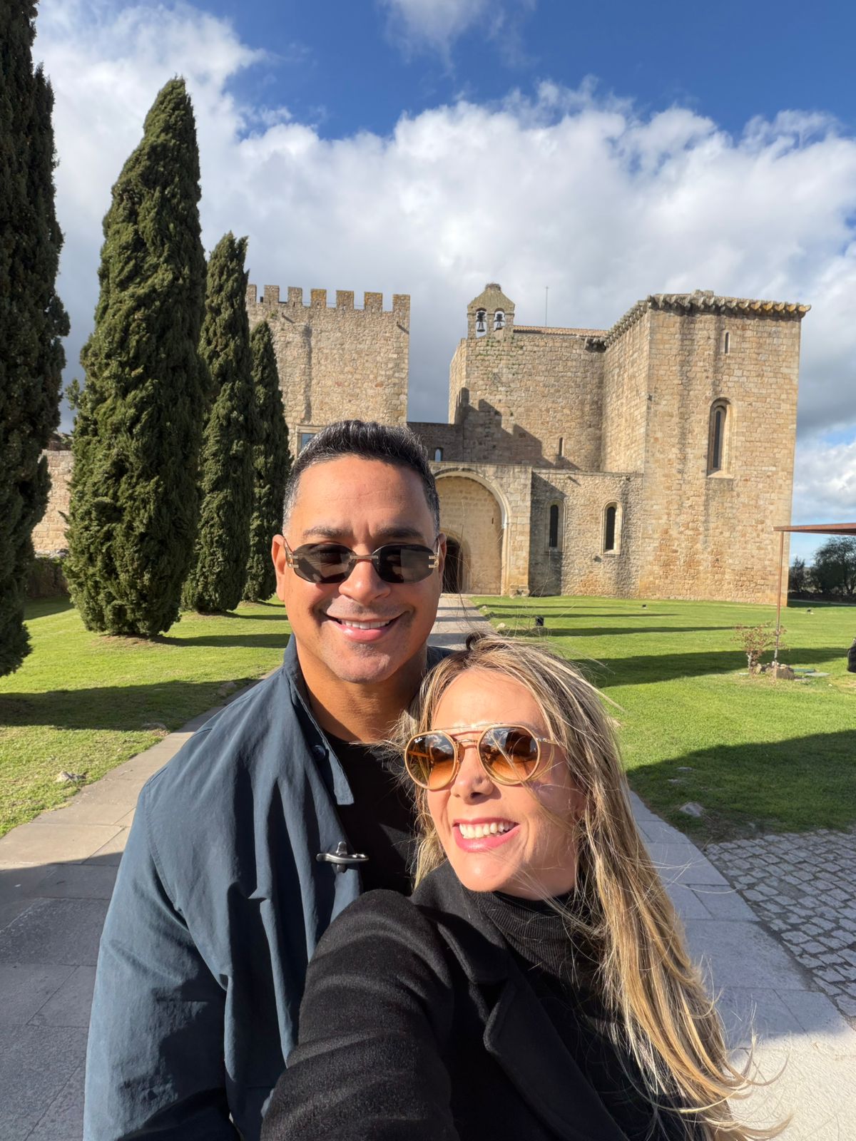 Após verão intenso, Xanddy Harmonia curte férias pela Europa e encerra roteiro com show em Portugal