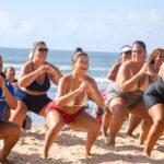 Projeto “Vou à Praia” reúne esporte, saúde e lazer em Buraquinho com presença da prefeita Débora Régis