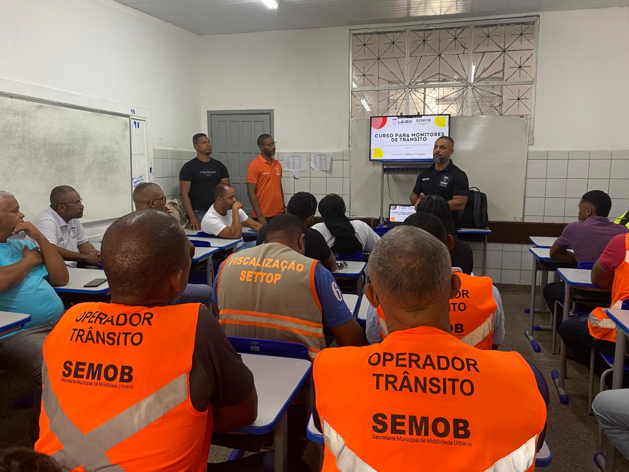 Prefeitura de Lauro de Freitas capacita nova turma de orientadores para melhorar trânsito na cidade
