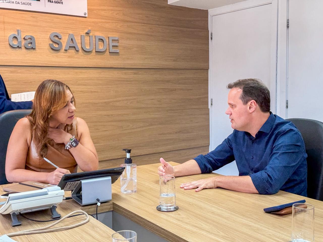 Júlio Pinheiro se reúne com Roberta Santana para ampliar investimentos na saúde da Bahia