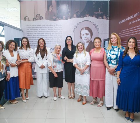 Imagem do post Ivana Bastos inaugura exposição “Mulheres no Legislativo Baiano: 90 Anos de Luta Política”