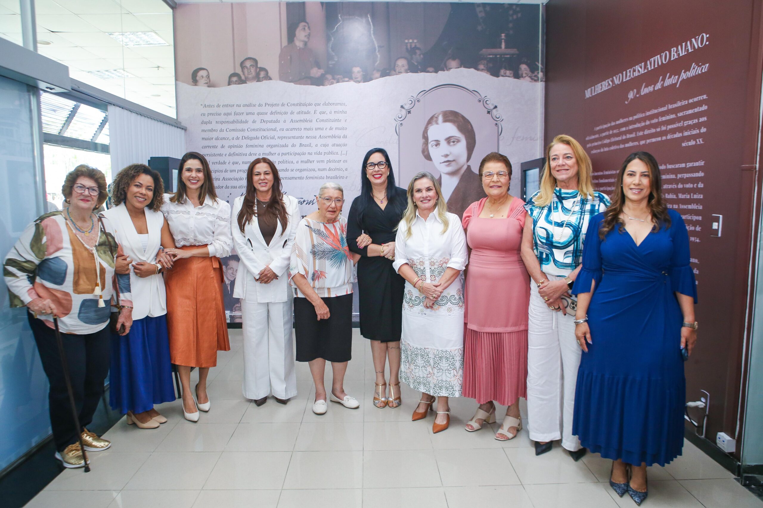 Ivana Bastos inaugura exposição “Mulheres no Legislativo Baiano: 90 Anos de Luta Política”