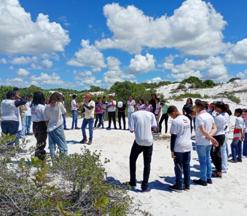 Imagem do post Alunos de Lauro de Freitas exploram o maior parque urbano de dunas do Brasil em celebração à Semana da Água