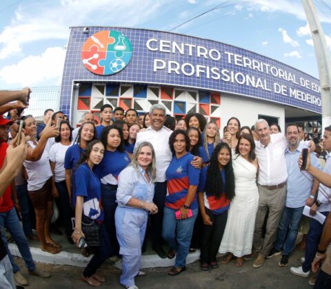 Imagem do post Jerônimo entrega obras e Bahia reúne 200 municípios em fórum das mulheres
