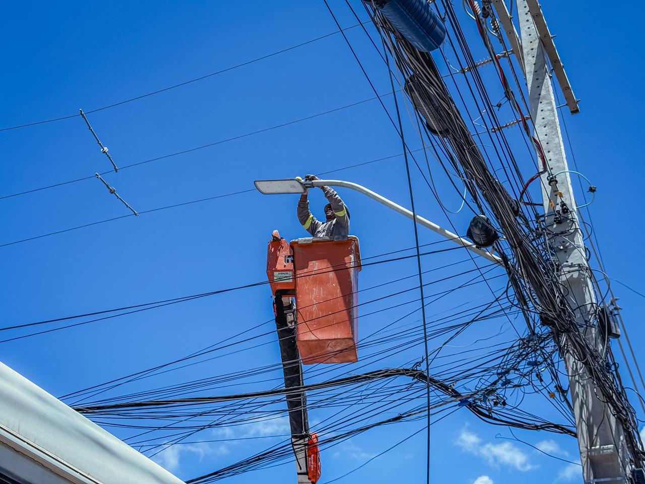 Lauro de Freitas moderniza iluminação do Centro com LED