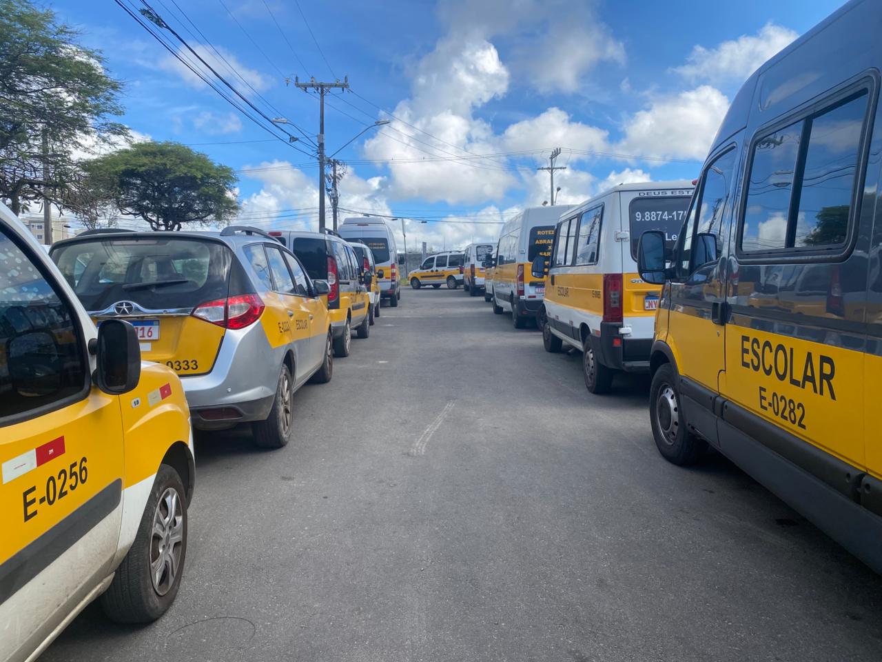 Prefeitura orienta condutores do transporte escolar para renovação de alvará em Lauro