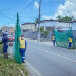 Prefeitura realiza mutirão de limpeza em avenida de Lauro de Freitas