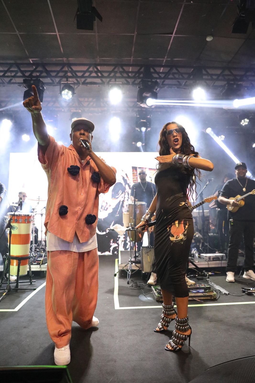 Márcio Victor se apresenta mais um ano no aniversário da cantora Anitta, em São Paulo.