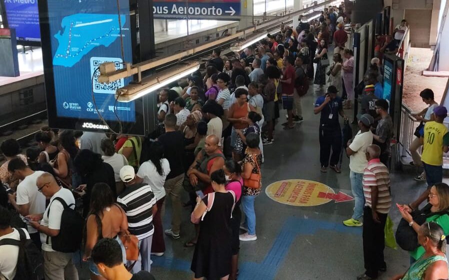 Caos no metrô! Falha elétrica trava Linha 2 e passageiros enfrentam superlotação em Salvador
