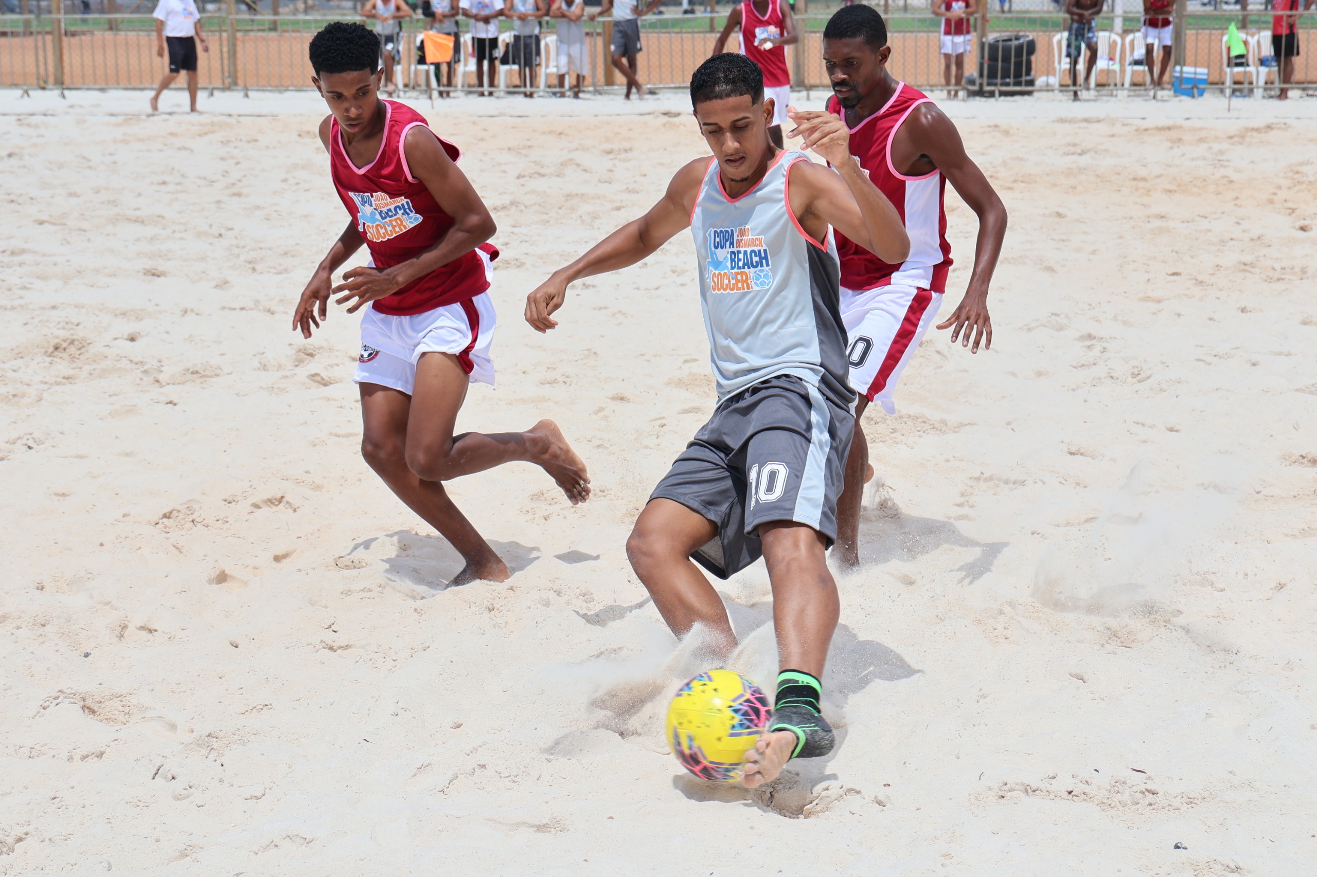 Copa de Beach Soccer agita a orla de Salvador com jogos e finais neste fim de semana