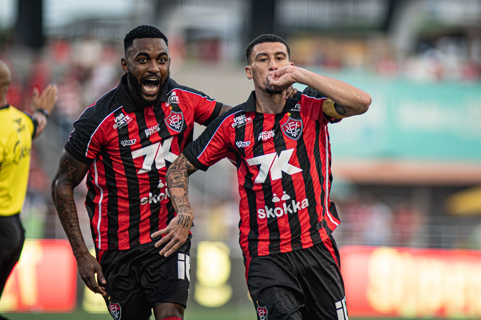 Vitória segura pressão e bate o CRB fora de casa pela Copa do Nordeste