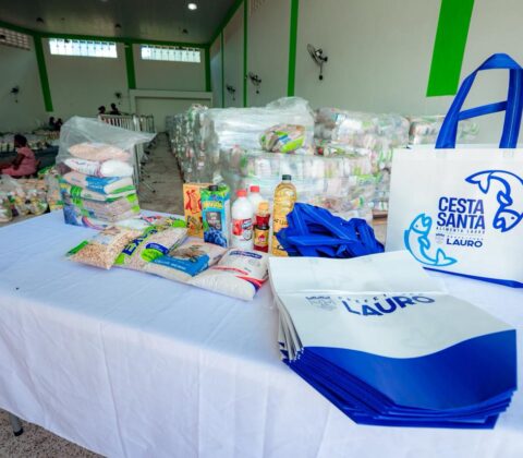 Imagem do post Prefeita Débora Régis vistoria Cesta Santa e revela o que será entregue à população em Lauro de Freitas