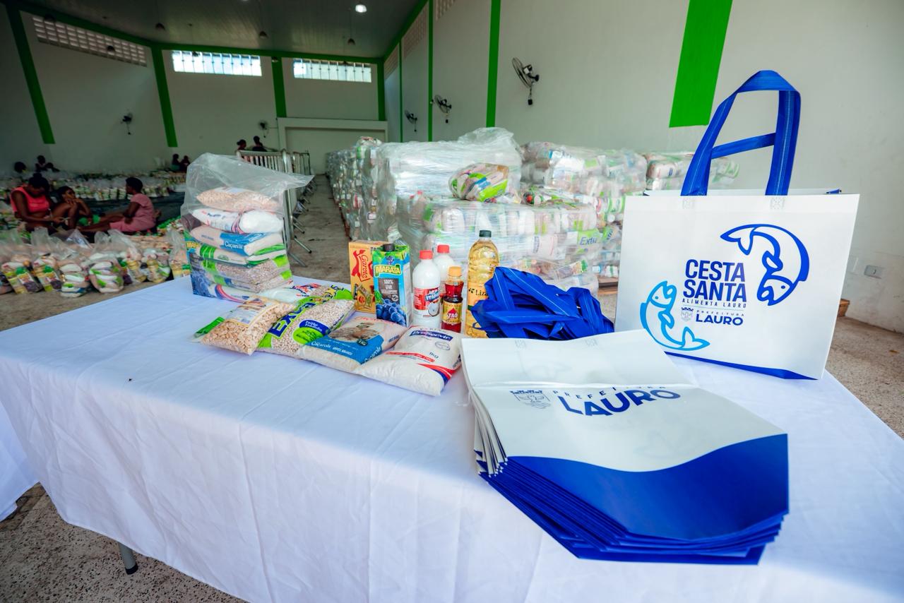 Prefeita Débora Régis vistoria Cesta Santa e revela o que será entregue à população em Lauro de Freitas