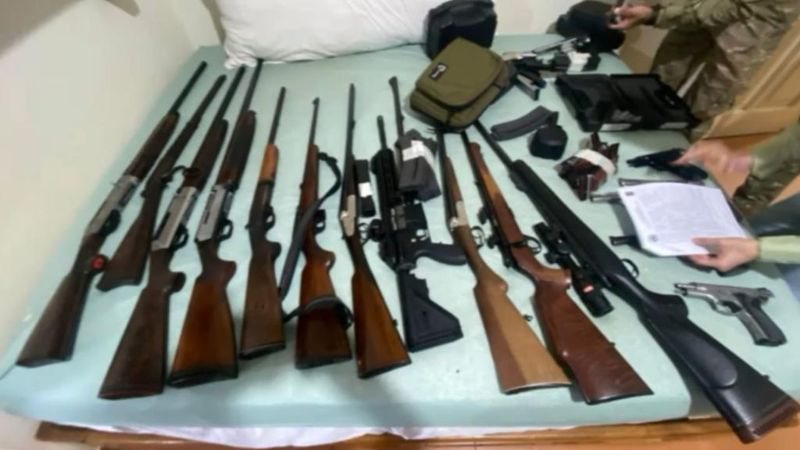 Polícia encontra arsenal com 50 armas e mais de 8 mil munições com investigado por violência doméstica