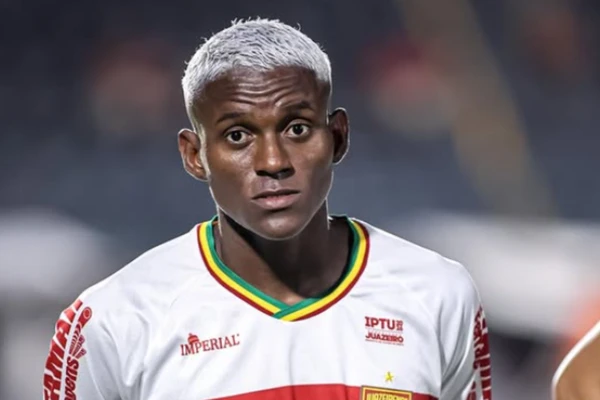 Do interior para o Barradão: Vitória aposta em destaque do Baianão e fecha com Anderson Pato