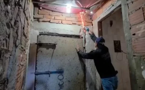 Imagem do post Polícia estoura bunker do CV com porta de 350 kg e prende suspeitos