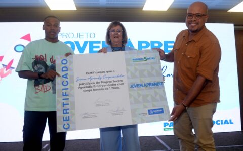Imagem do post Aprendiz: Prefeitura de Salvador entrega certificados, tablets e viagem para São Paulo a 500 jovens