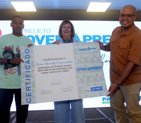 Imagem do post Aprendiz: Prefeitura de Salvador entrega certificados, tablets e viagem para São Paulo a 500 jovens