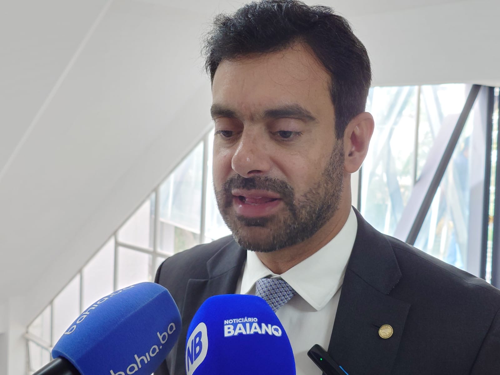 ACM Neto e Flávio Bolsonaro? Líder da oposição revela estratégia de aproximação na Bahia