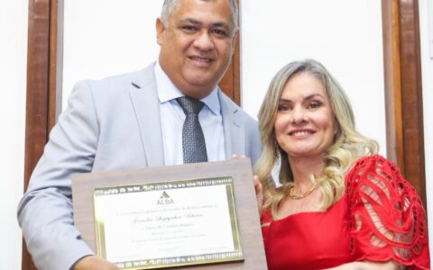 Imagem do post Ivana Bastos destaca trajetória de Jeandro Ribeiro ao receber título de Cidadão Baiano