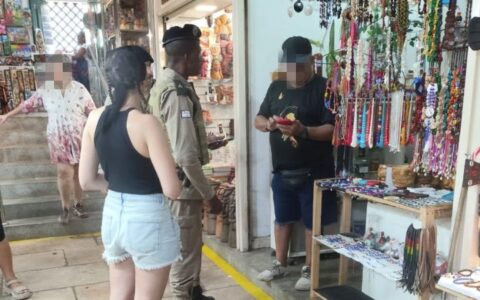 Imagem do post Turistas chamam a PM após comerciante cobrar R$ 200 por duas pimentas no Mercado Modelo