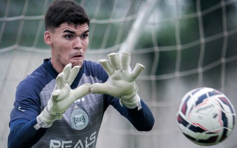 Imagem do post Goleiro alvo do Bahia sofre lesão grave e deve ficar meses fora