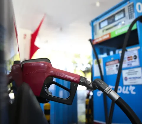 Imagem do post Governo anuncia corte de impostos e subsídio ao diesel após disparada do petróleo