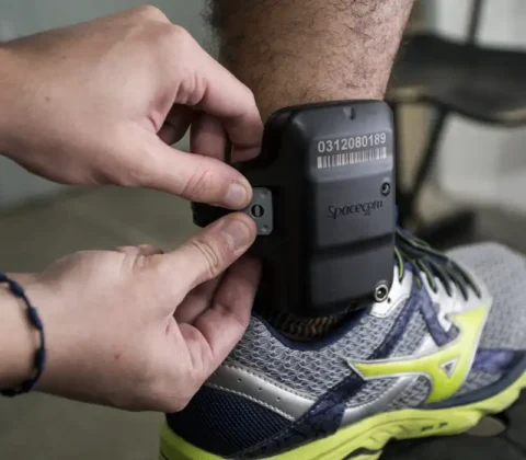 Imagem do post Câmara aprova uso obrigatório de tornozeleira por agressores de mulher