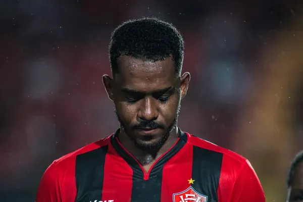Vitória ganha nova dor de cabeça: Edu sofre lesão preocupante no Ba-Vi