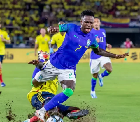 Imagem do post Alerta na Seleção! Vini Jr. aparece mancando e vira dúvida para amistoso contra a Croácia