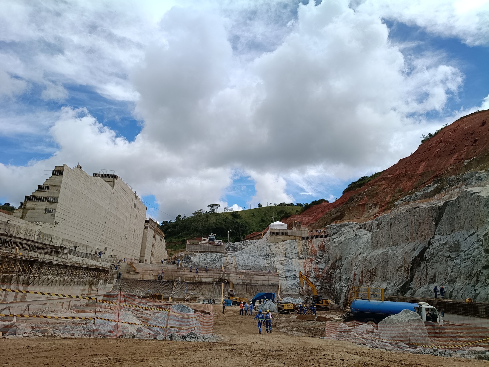 Barragem do rio Catolé passa de 50% e promete garantir água por décadas