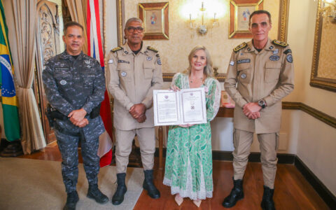 Imagem do post “Guerreira do povo”: Ivana Bastos recebe Medalha Três Marias em cerimônia com honras militares