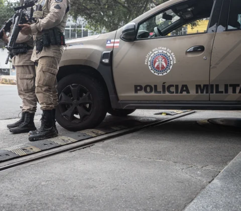 Imagem do post Traficante do CV tenta escapar com sacola de drogas, mas é preso pela PM no Uruguai