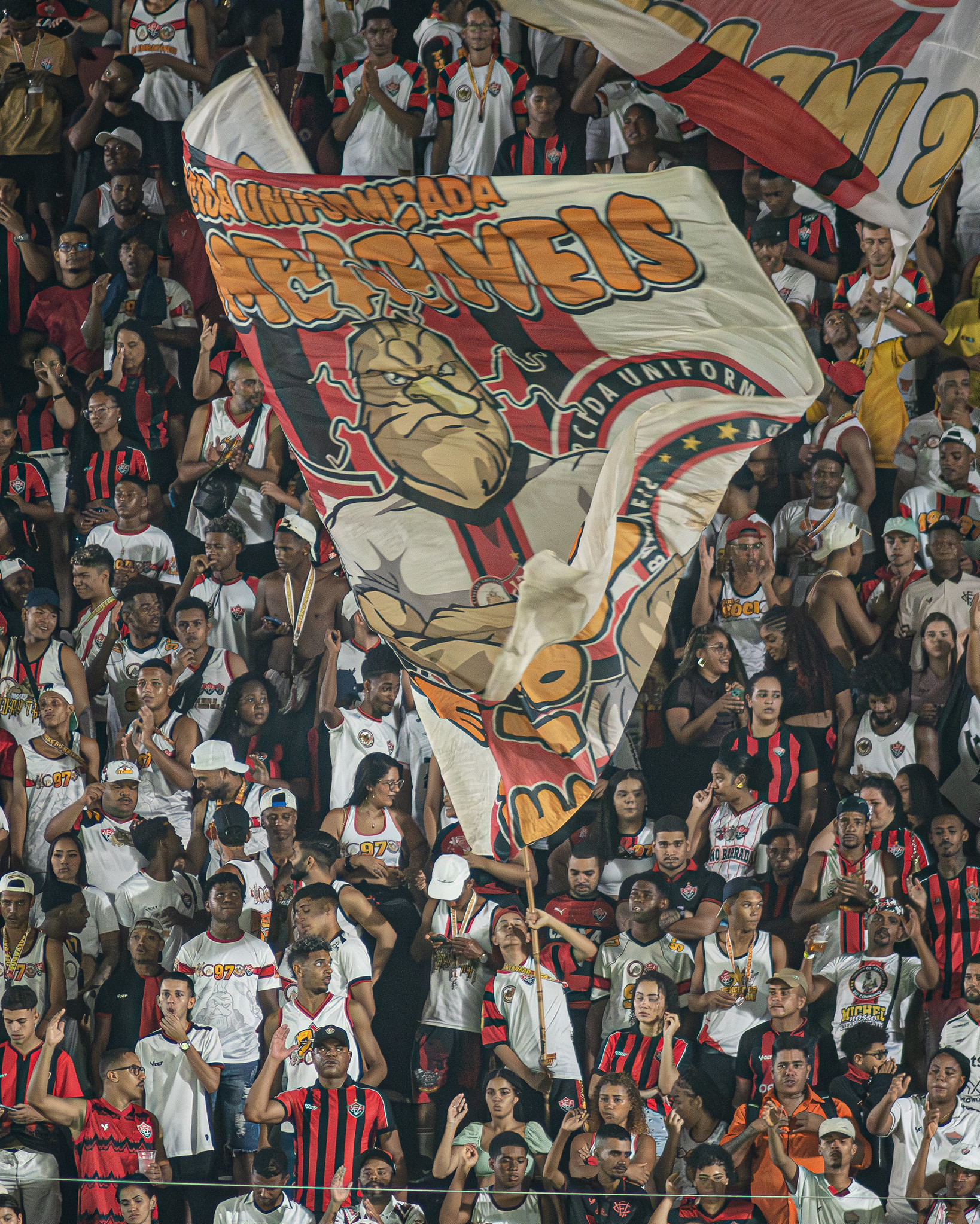 “Incapaz de evoluir”: torcida organizada do Vitória pede saída de Jair Ventura