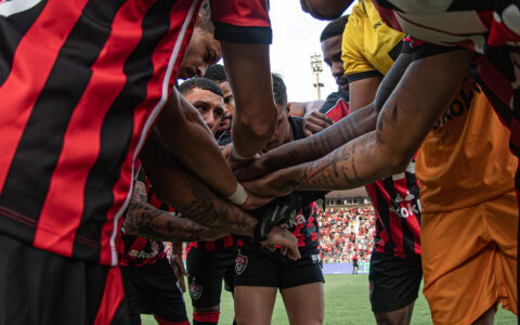 Imagem do post “Gol sobre gol”: Jair Ventura expõe problema repetido após derrota do Vitória