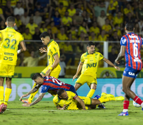 Imagem do post Cai muito ou sofre mesmo? Jogador do Bahia lidera ranking de pênaltis no Brasil
