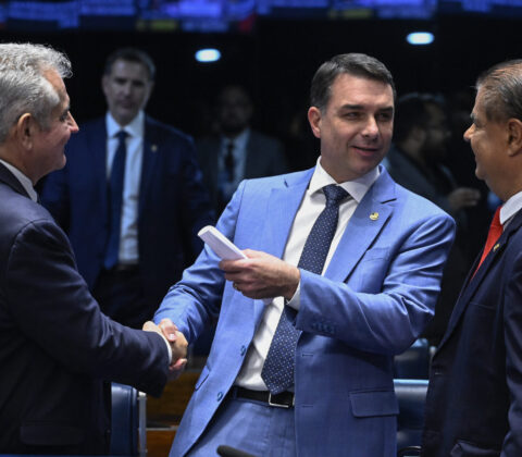 Imagem do post “Vou até o fim”: Coronel promete campanha pra Flávio Bolsonaro