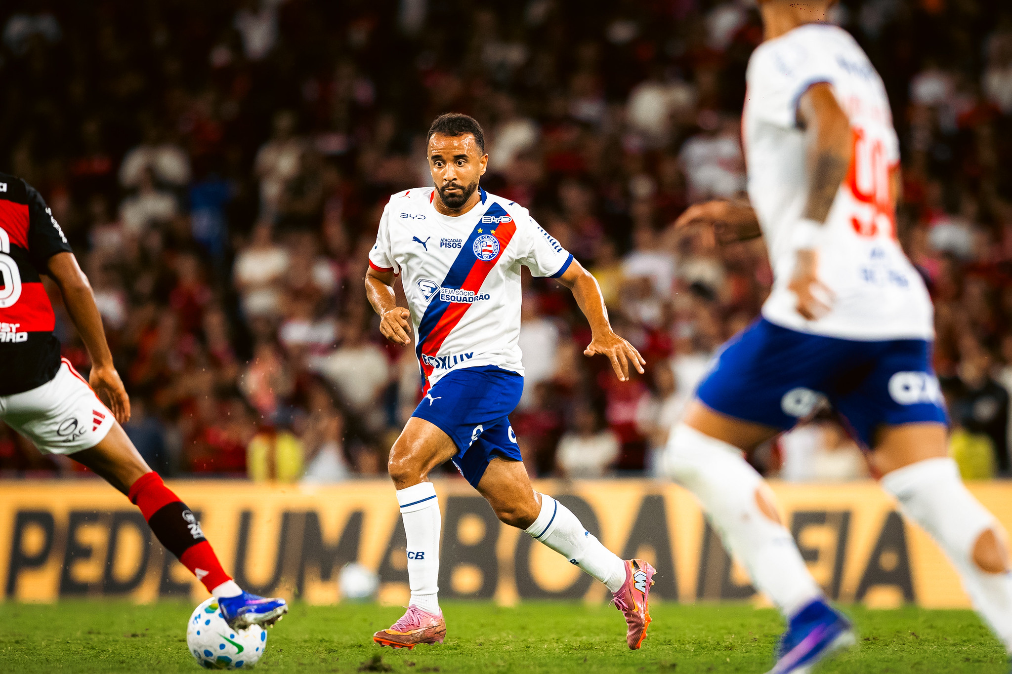 Imagem do post Bahia erra demais, é dominado no Maracanã e auxiliar admite: “jogo fugiu do controle”